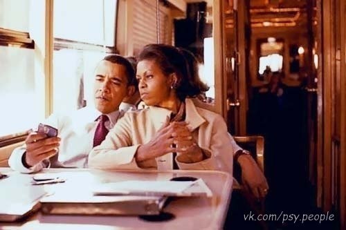 Однажды вечером президент Обама и его жена Мишель решили пойти на незапланированный ужин в ресторан, который был не слишком роскошен. Когда они уже сели, владелец ресторана спросил у охранника Обамы, может ли он, обратититься к первой леди в частном порядке. Затем у Мишель и этого мужчины состоялся разговор. После этого разговора президент Обама спросил Мишель, «Почему он был так заинтересован в общении с тобой?» Она ответила, что в ее подростковые годы, он был безумно влюблен в нее. Президент Обама сказал: «Так что если бы ты вышла за него замуж, ты бы сейчас могла быть владелицей этого прекрасного ресторана?», и Мишель ответила: «Нет. Если бы я вышла за него замуж, он бы стал президентом.»