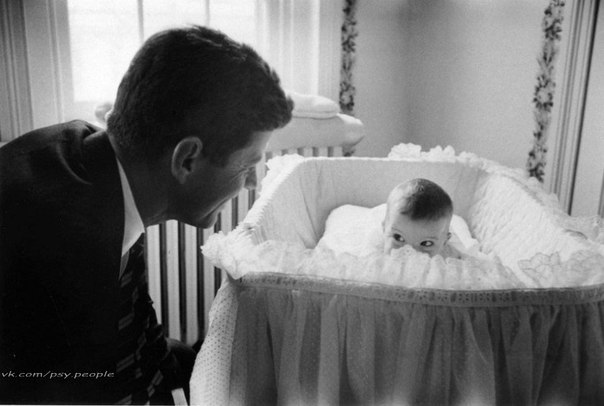 Джон Кеннеди со своей дочерью Керролайн.
