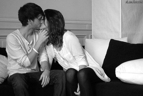 Поцелуи снижают интенсивность стресса и создают ощущение психологического