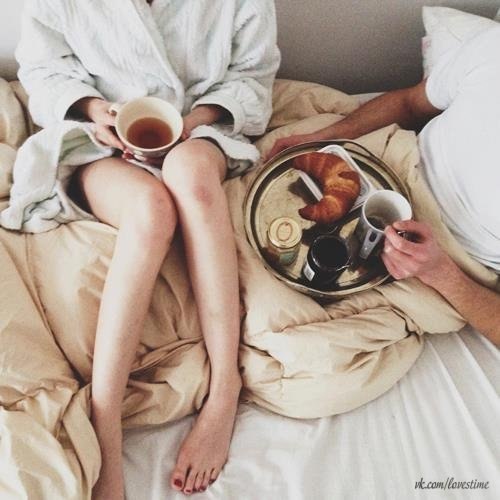 Я хочу с тобой позавтракать — поэтому приглашаю тебя на ужин