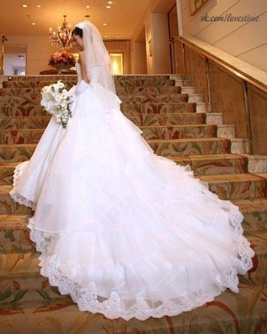 Классное свадебное платье.