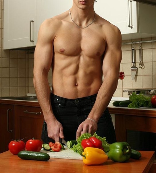 Мужчина на кухне — это не только лестно, но и жутко сексуально.