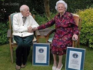 Любовь до гроба: Граждане Великобритании Перси Эрроусмис и его жена Флоренс, которым соответственно 105 и 100 лет, попали в Книгу рекордов Гиннеса в связи с тем, что 1 июня 2005 года они отпраздновали 80-ю годовщину свадьбы
