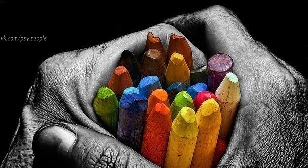 Люди, как карандаши – каждый рисует жизнь себе сам… Просто кто-то ломается, кто-то тупит, а кто-то затачивается и рисует жизнь дальше…