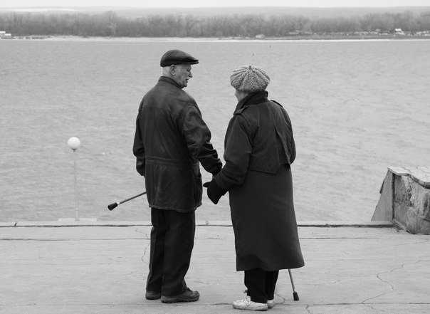 Одну пожилую женщину спросили, как удалось им прожить с супругом вместе 60 лет. На что она ответила: