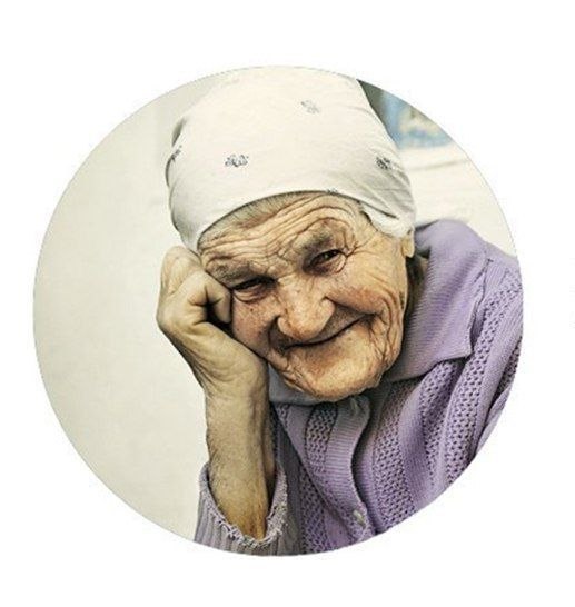 В подъезде нашего дома жила бабушка. Бабушка Люба. Ей было 97 лет. Милая, приятная старушка, всегда в хорошем настроении, улыбчивая и приветливая. Для меня она – Просветленный Лидер. Спокойно! Я в с своем уме, и не падала ниц, когда видела её, сидящей на скамеечке около подъезда. Объясню почему я так думаю.