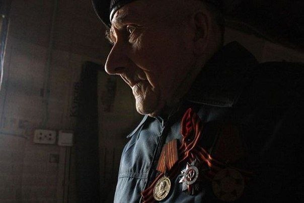 Этому мужчине 87 лет, а зовут его Николай Фролов.